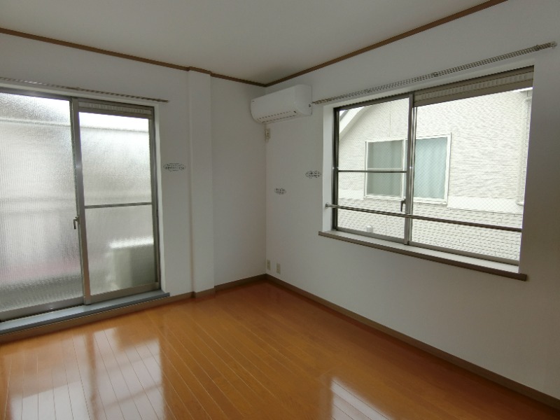 ヒルズペガサス2階 おしゃれな洋室