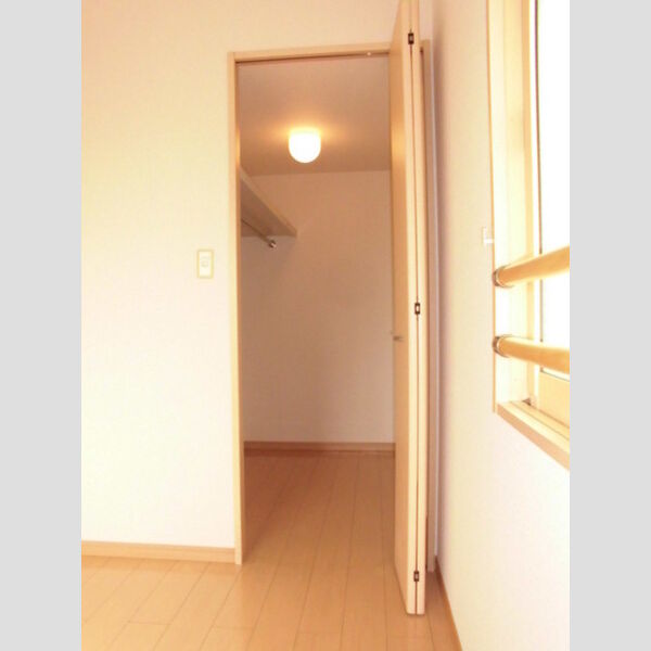 Angela202号室 ウォークインクローゼット