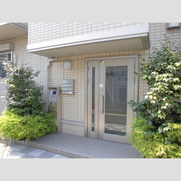 クローバーハウス101号室 エントランス