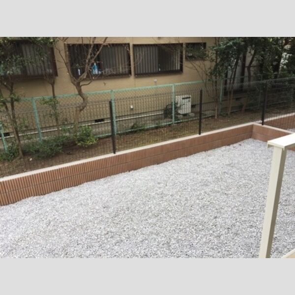 エストルピナス101号室 専用庭