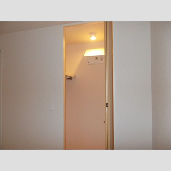 プランドール港南101号室 ウォークインクローゼット