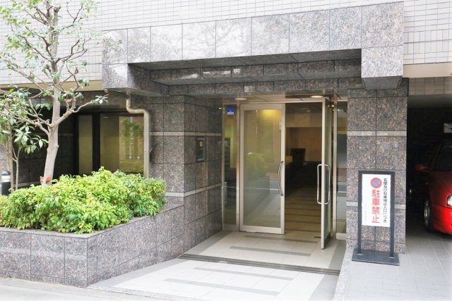 ルーブル芦花公園1階 エントランス