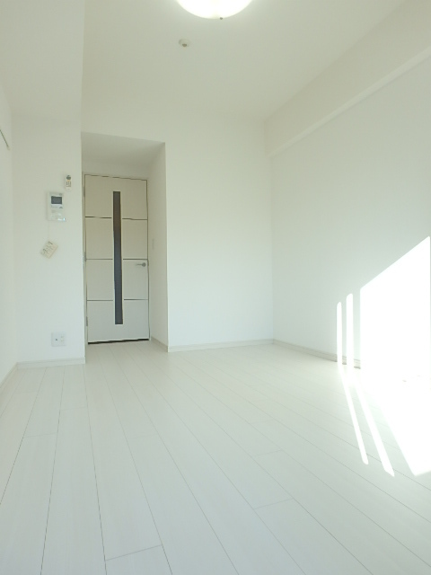 ガーラ・シティ王子7階 約6.1帖の洋室/シーリングライト付/スカイツリー見えます