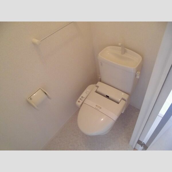 ドルフクレセント六番館109号室 温水洗浄暖房便座