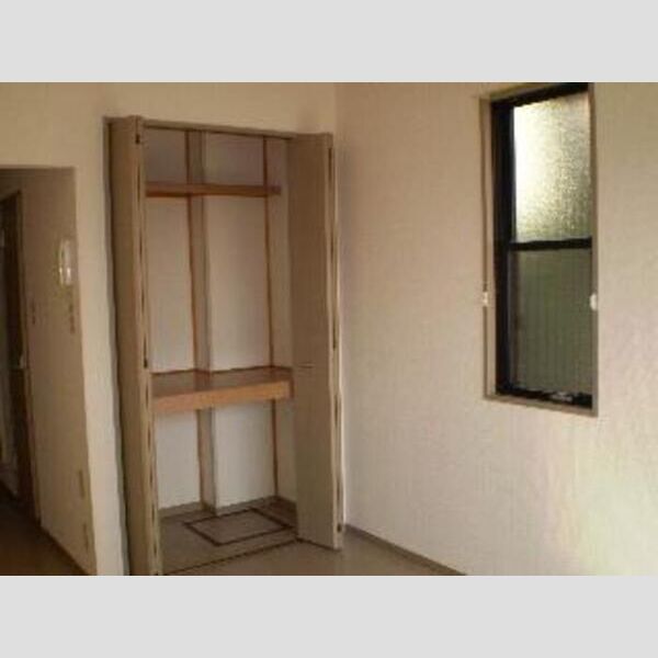 ルミエール末広 101収納