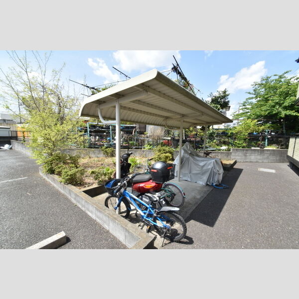 ルミエール岡本 屋根付き駐輪場