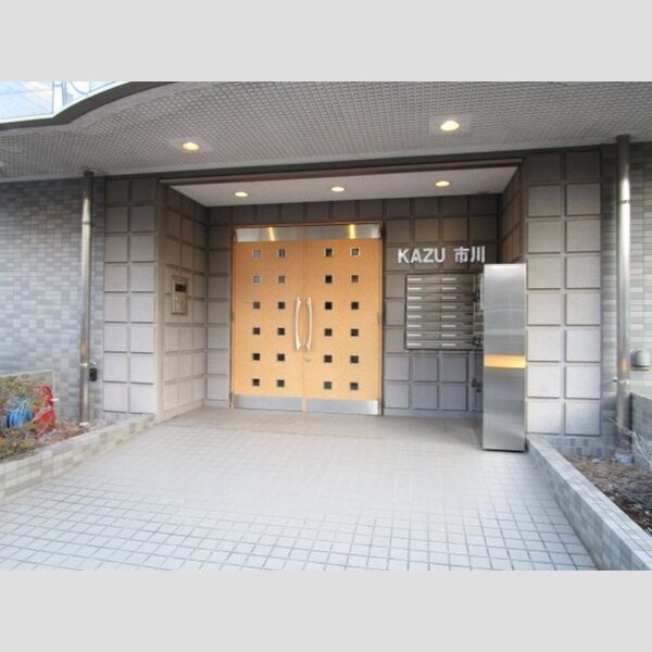 KAZU市川101号室 オートロック付きエントランス