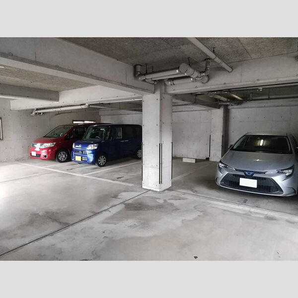 グリーンヒル上原205号室 駐車場