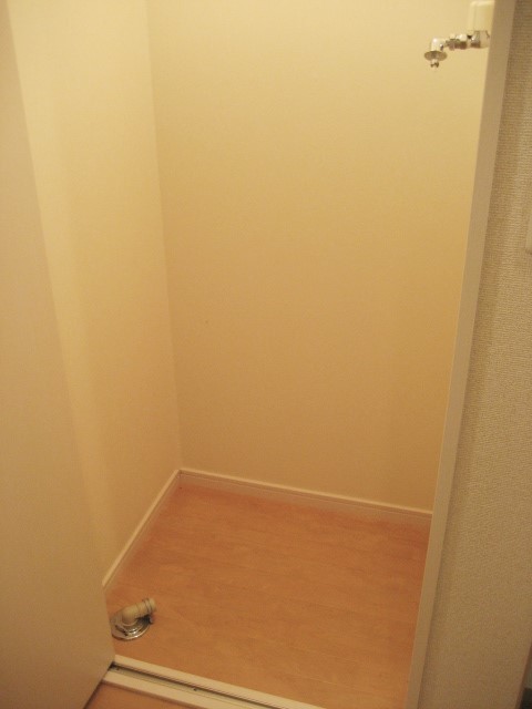 メルファ保土ヶ谷 室内洗濯機置場　※別号室の参考写真(現況優先・仕様違いの場合あり)