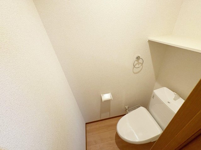 Ｌ’Ａｒｉａ　Ｏｍｉｙａ105号室 トイレ