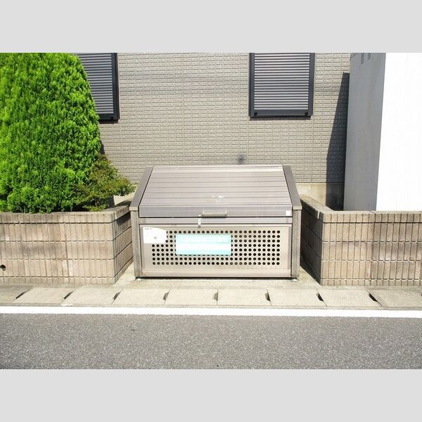 グランドソレーユ102号室 ごみストッカー