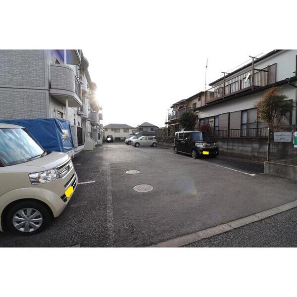 ルミエール古淵 駐車場