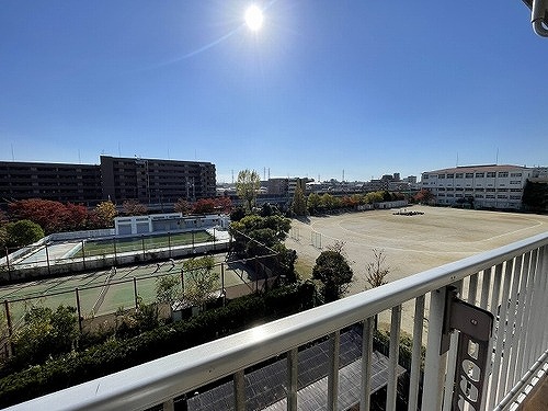 ルネ行徳5階 バルコニーからの眺望　2025年11月撮影