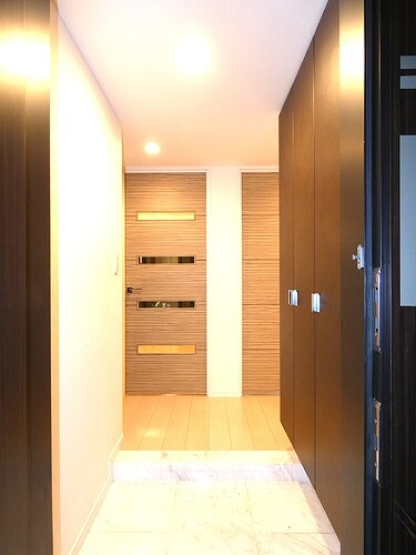 シティタワー有明 玄関からの廊下