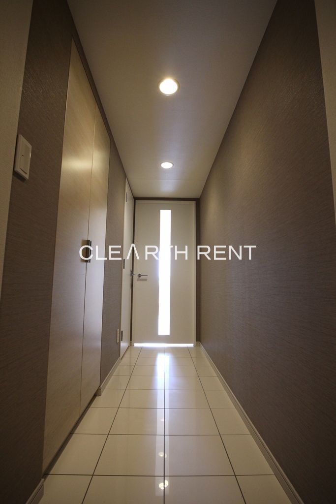 コンシェリア恵比寿 収納もある玄関です