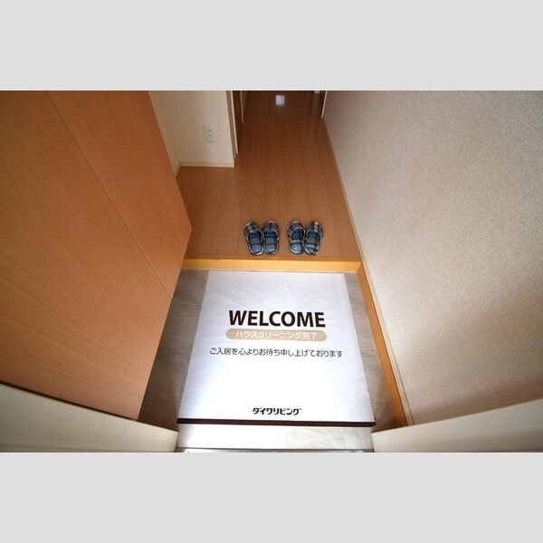 アーク・ド・ルミエール106号室 玄関内