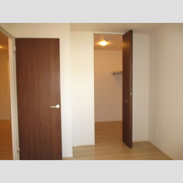 セレーノTー1 洋室②ウオークインクローゼット