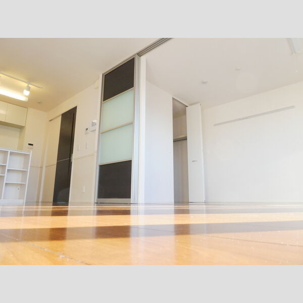 Villa Garland Court302号室 LDから洋室