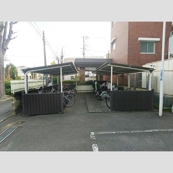 長瀬第一マンション 駐輪場