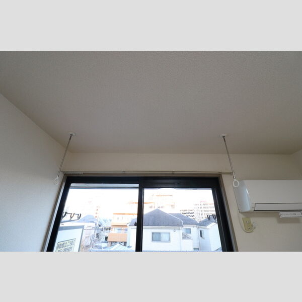 ヴェルドミール202号室 室内物干し