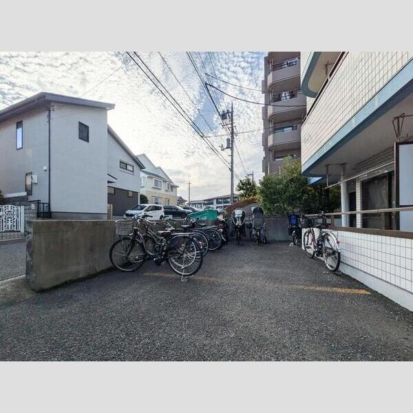スカイプラザ 駐輪場