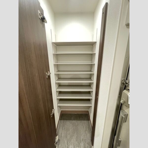 ラペーシュ湘南台101号室 玄関