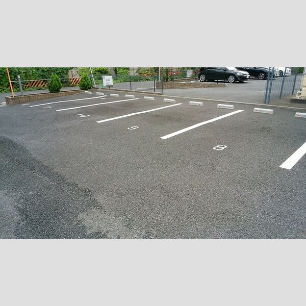 サンセール成田 駐車場