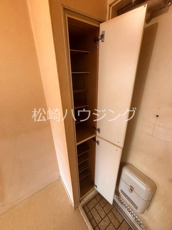 シャルム中野 玄関