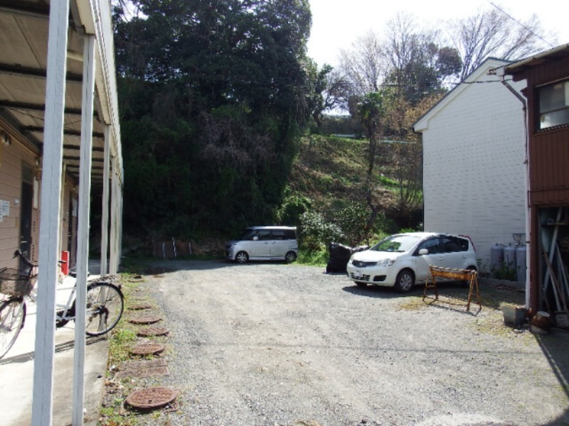 フローラマツノ2階 駐車場