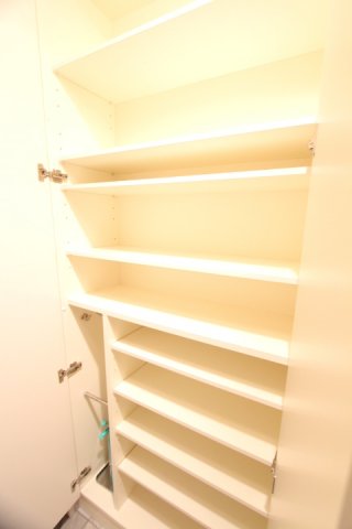 プライムアーバン目白1201号室 収納