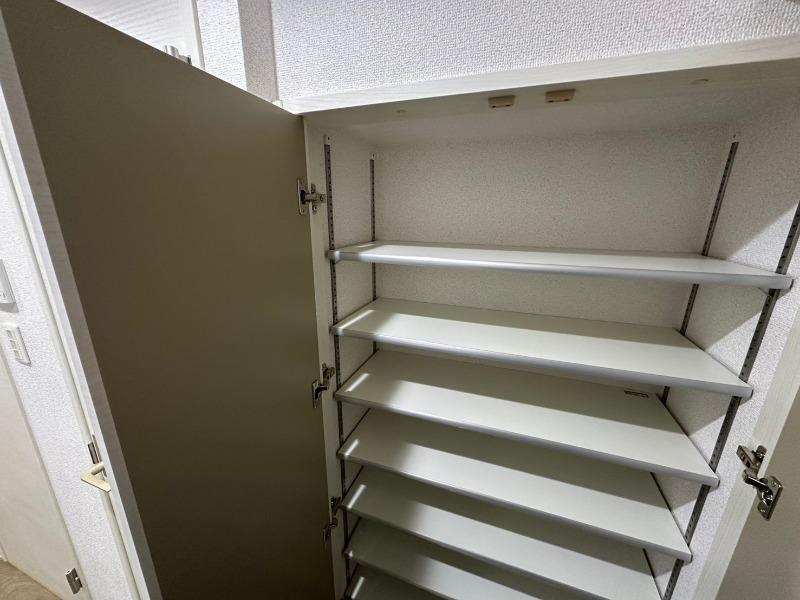 MAXIV八王子DUE14階 下足入れ