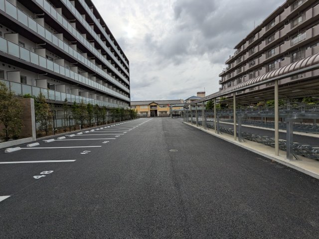 ケイディーエックスレジデンス原木中山0217号室 駐車場