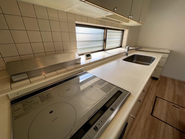 シェアハウス横浜根岸102号室 ＩＨコンロ３口あります