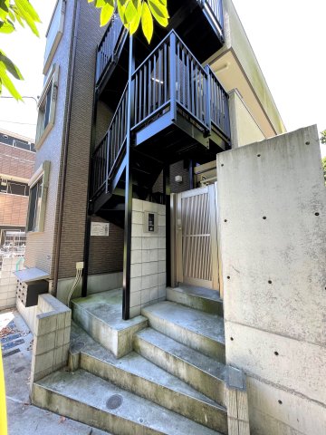 ブリーゼ磯子203号室 エントランス