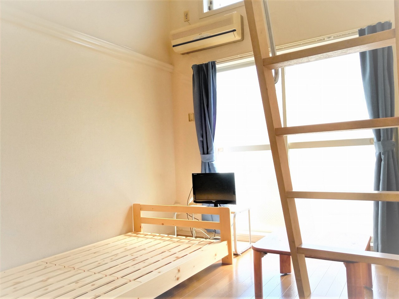 レオパレスフローラル・ヴィラ リビング