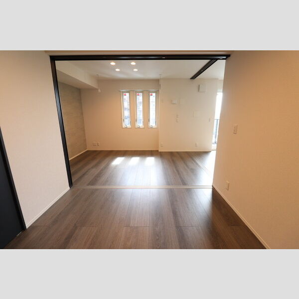 ピース　ラ　ヴィータ　E(イースト)303号室 洋室