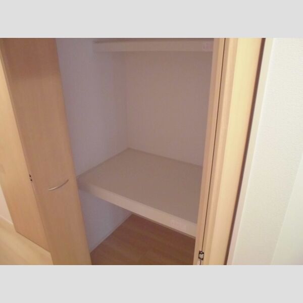 ル・ブラン立花107号室 廊下　物入