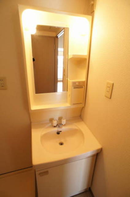 ファミーユ浜野 あると便利な洗面台です。