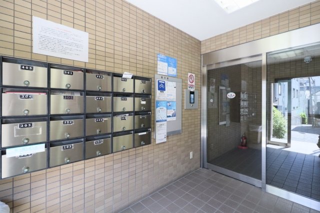 プレール明大前 エントランス