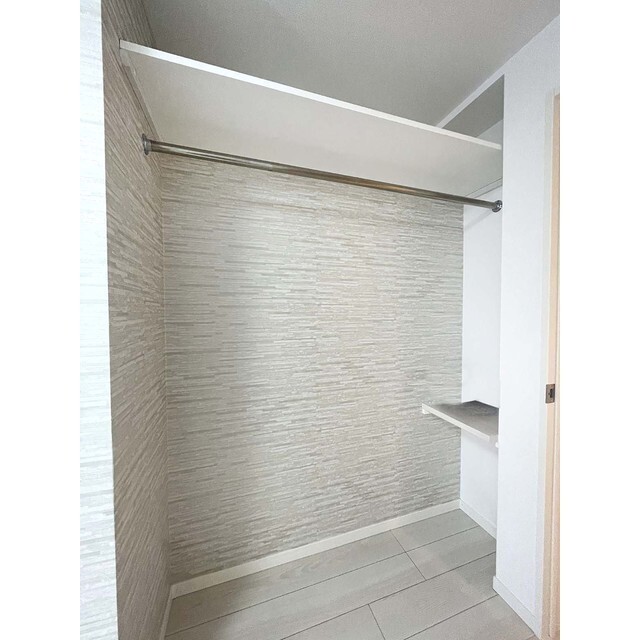 パークアレイ笹塚203号室 ハンガーパイプ付き収納スペース