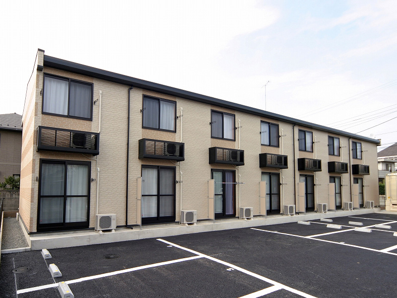 レオパレスパムグラネットの外観画像