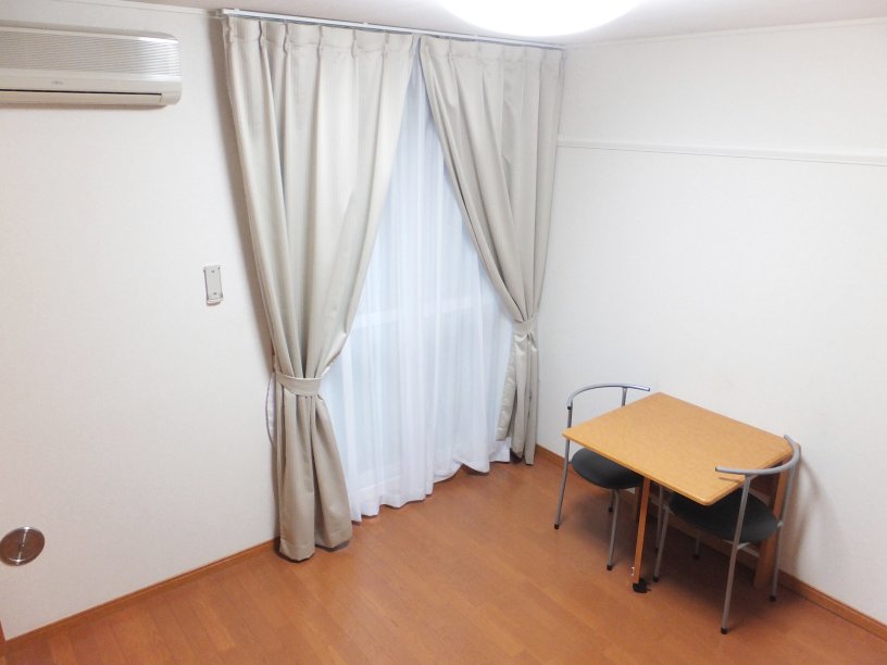 レオパレスフォレ　タキノイ 内観