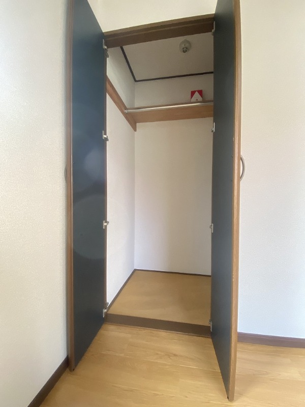 パルテール一之江Ⅱ2階 収納