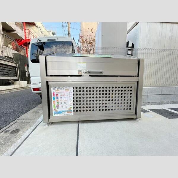 アンジュール北町203号室 ゴミストッカー