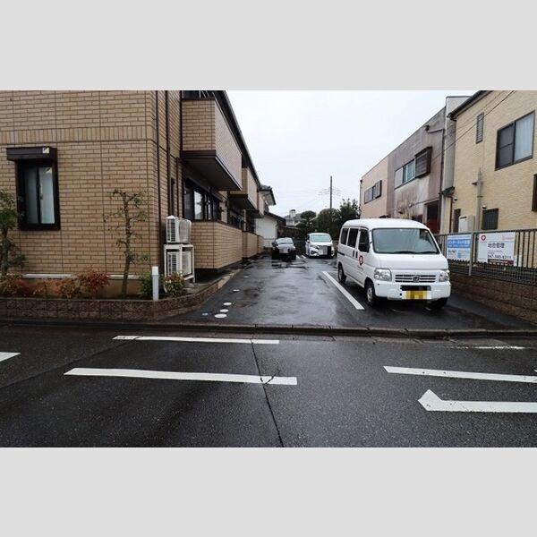 イーストパーク八ヶ崎 駐車場