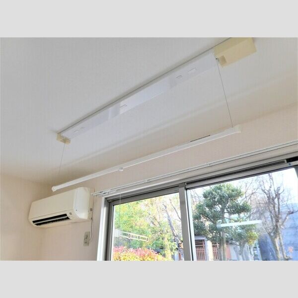 パークリバー201号室 室内物干しバー