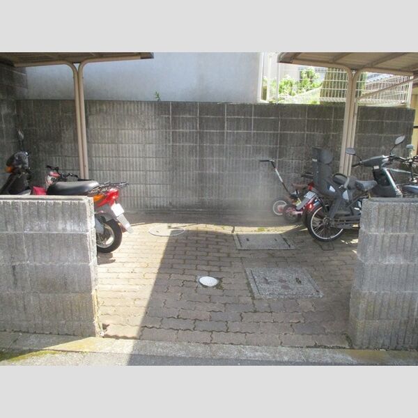 ラヴェニュ　E 駐輪場