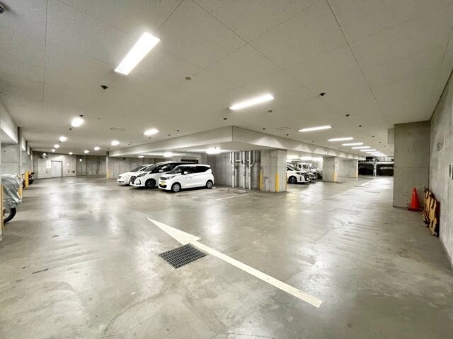 レジディア目白2階 駐車場