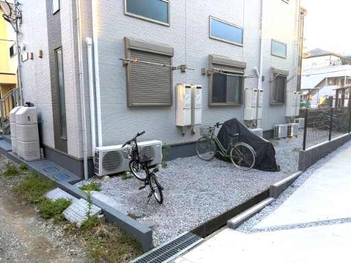 アーヴェル浅間台203号室 駐車場