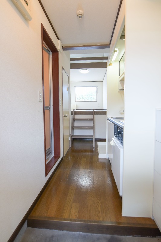 ハイツリバティー2階 玄関から見た室内です♪